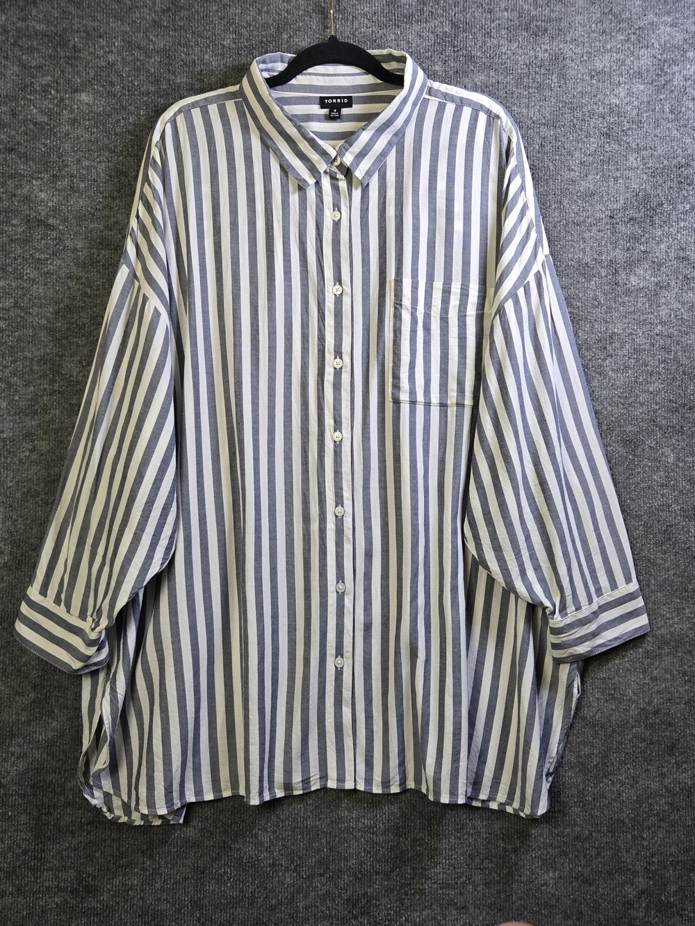 Torrid Shirt Womens 4X Gray White Stripe 3/4 Sleeve Button Up Preppy
